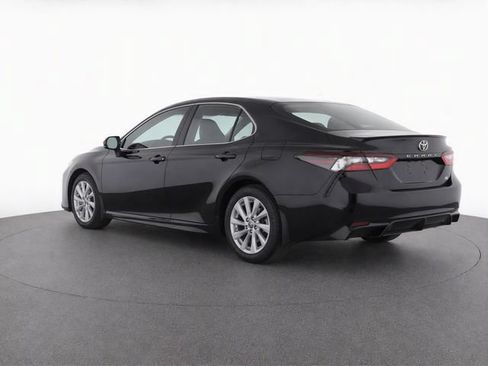 Used 2024 Toyota Camry SE FWD image 3