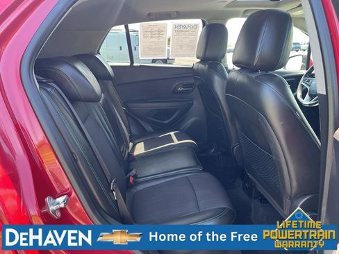 Used 2015 Chevrolet Trax LT w/ LT Sun and Sound Package AWD/4WD image 28