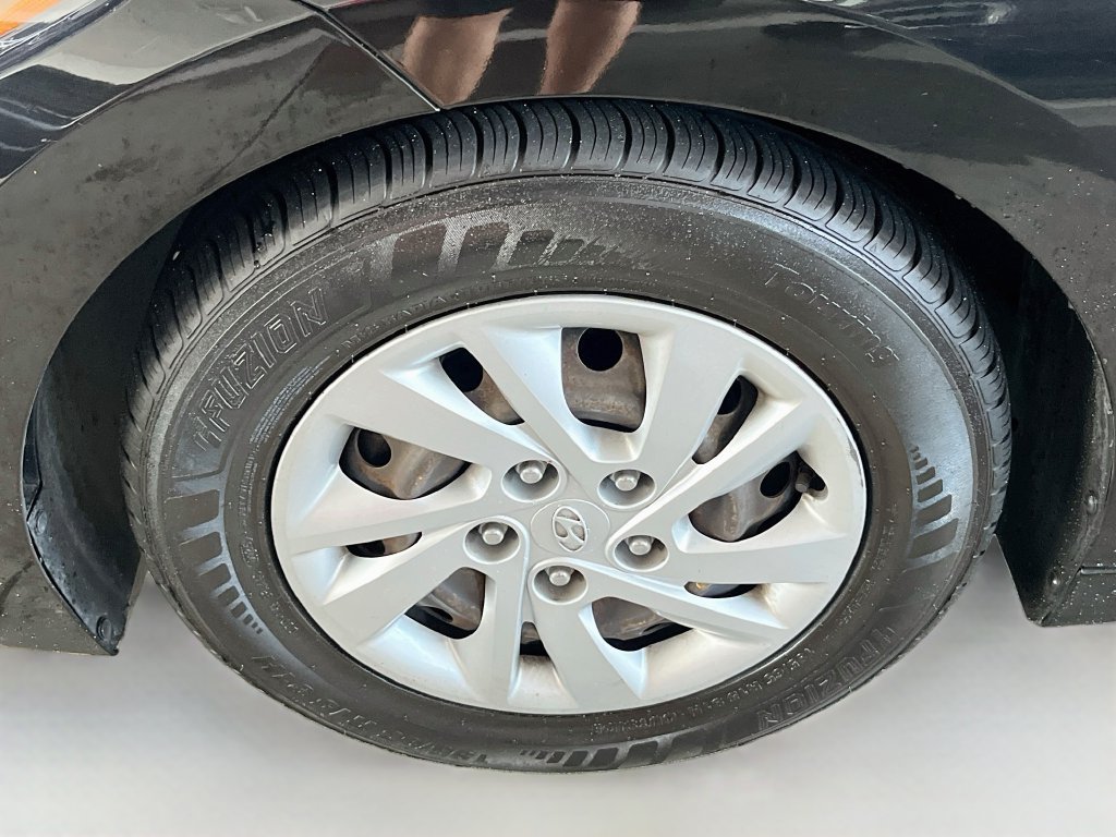 Used 2018 Hyundai Elantra SE w/ Cargo Package FWD image 27