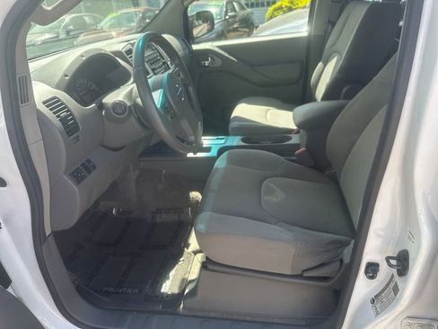 Used 2011 Nissan Frontier SV w/ SV Premium Utility Pkg image 11