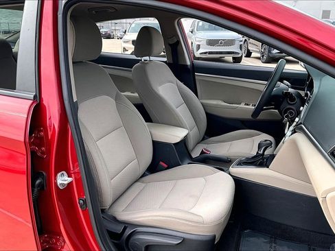 Used 2019 Hyundai Elantra SE image 10