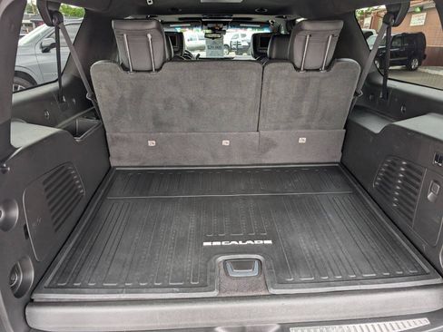 Used 2017 Cadillac Escalade ESV Platinum AWD/4WD image 16