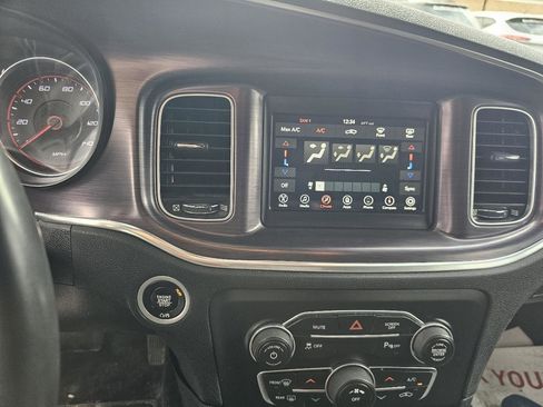 Used 2018 Dodge Charger SXT image 25