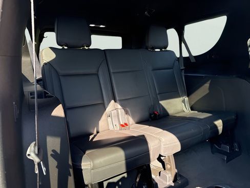 Used 2021 Chevrolet Suburban High Country image 12