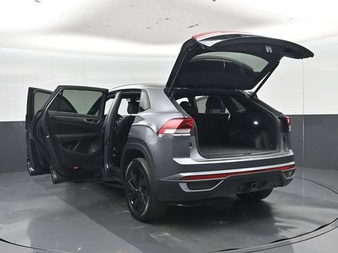 Used 2024 Volkswagen Atlas Cross Sport SE FWD image 54