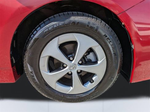 Used 2015 Toyota Prius Four image 9