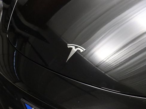 Used 2023 Tesla Model 3 Standard Range image 3
