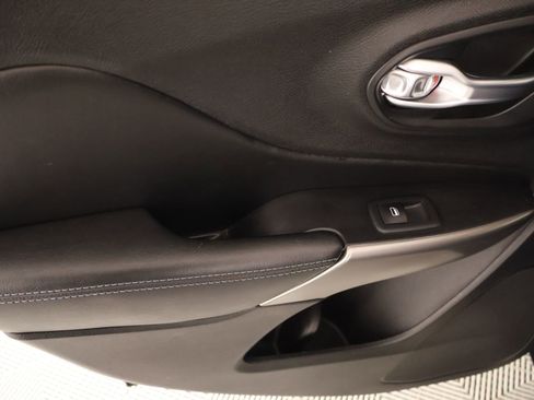 Used 2020 Jeep Cherokee Latitude w/ Cold Weather Group image 16