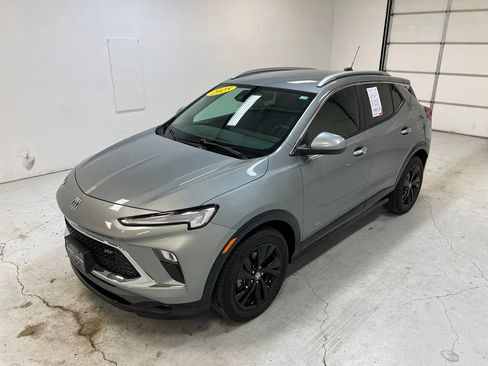 Used 2025 Buick Encore GX Sport Touring FWD image 6