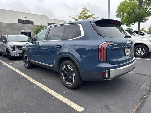 Used 2023 Kia Telluride EX w/ EX Captain's Chair Package AWD/4WD image 3
