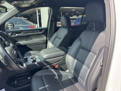 Used 2024 GMC Acadia Elevation image 13