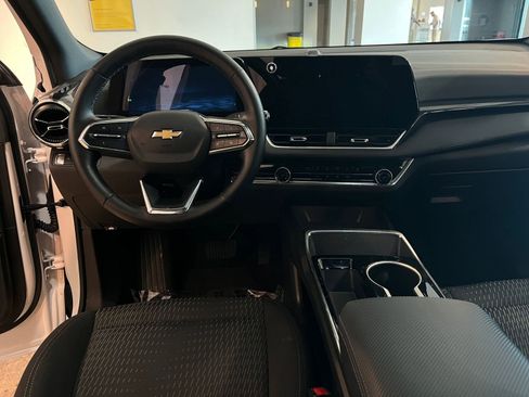 Used 2025 Chevrolet Equinox LT image 34