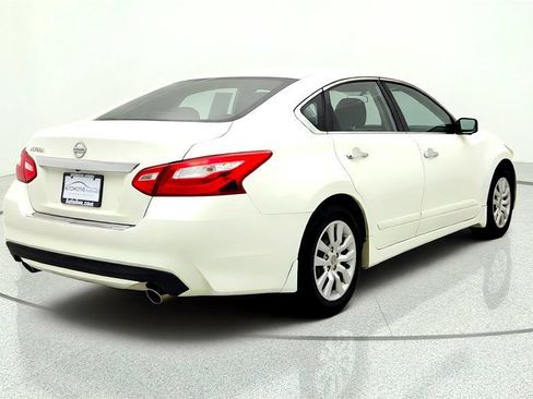 Used 2017 Nissan Altima 2.5 S w/ Power Driver Seat Package FWD image 5