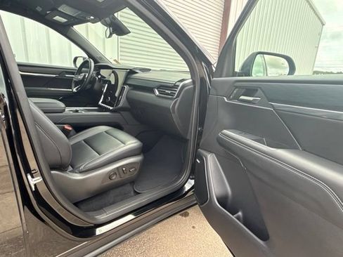 Used 2025 GMC Acadia Elevation w/ Elevation Premium Package FWD image 22