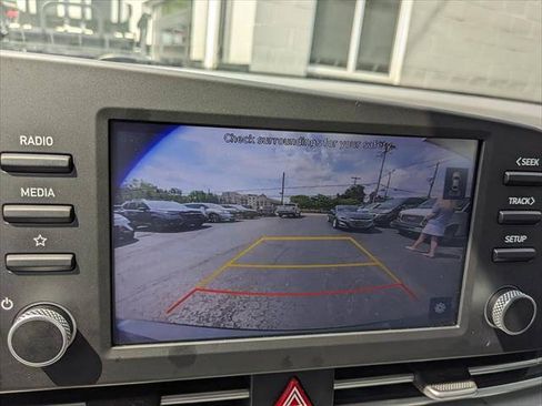 Used 2021 Hyundai Elantra SE FWD image 24