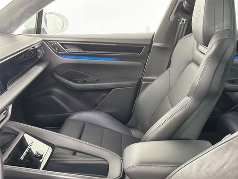 Certified 2025 Porsche Macan Electric RWD image 28