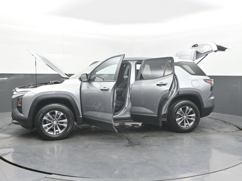 Used 2025 Chevrolet Equinox LT FWD image 42