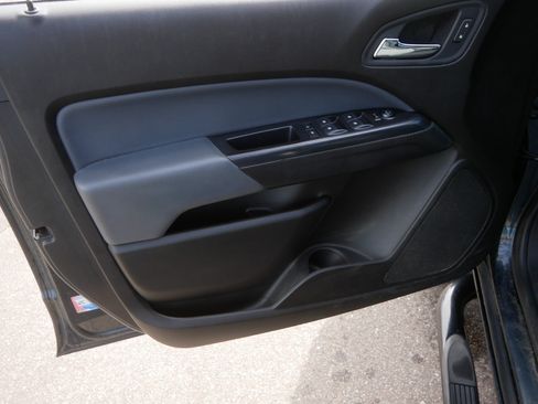 Used 2018 Chevrolet Colorado Z71 AWD/4WD image 23