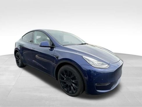 Used 2022 Tesla Model Y Long Range image 11
