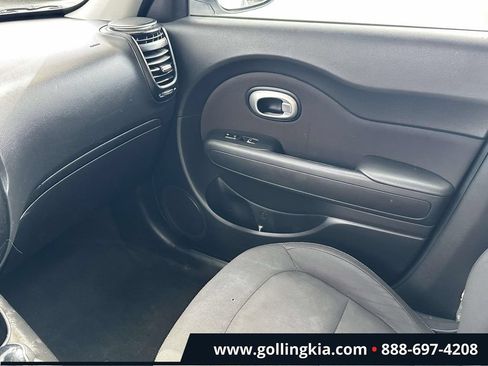 Used 2019 Kia Soul FWD image 25