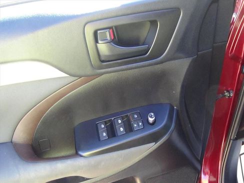Used 2019 Toyota Highlander LE image 15