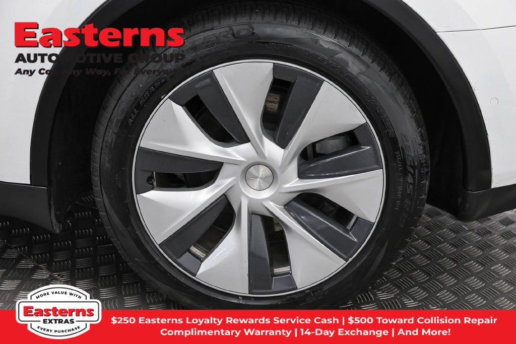 Used 2022 Tesla Model Y Long Range AWD/4WD image 27