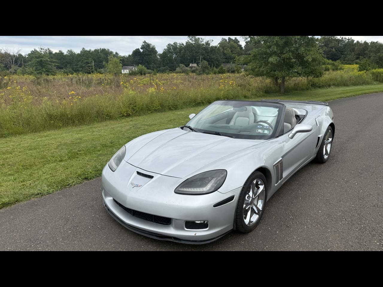 Used 2011 Chevrolet Corvette Grand Sport w/ Preferred Equipment Group RWD image 1