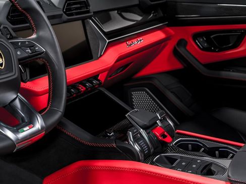 Used 2025 Lamborghini Urus SE image 23