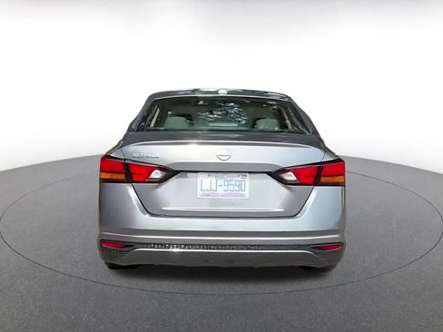Used 2025 Nissan Altima 2.5 SV FWD image 11