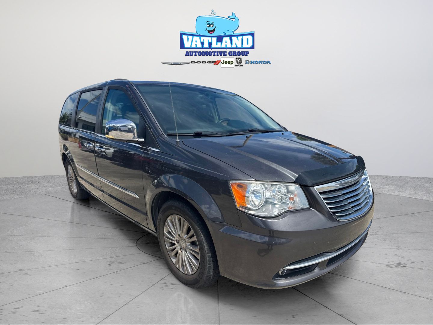 Certified 2016 Chrysler Town & Country Limited FWD image 7
