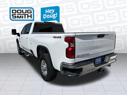 Used 2022 Chevrolet Silverado 2500 LT w/ Fleet Comfort Package AWD/4WD image 4