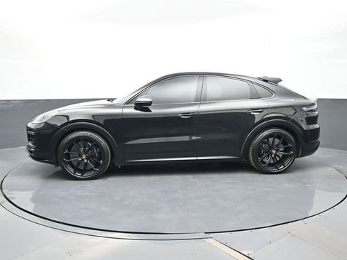 Certified 2022 Porsche Cayenne Turbo GT AWD/4WD image 2