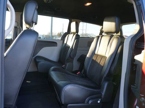 Used 2020 Dodge Grand Caravan SXT w/ Rear Park Assist Package image 18