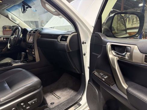 Used 2014 Lexus GX 460 image 28