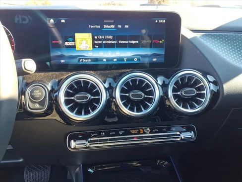 Used 2025 Mercedes-Benz GLA 250 image 33