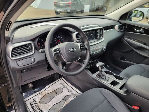 Used 2019 Kia Sorento L image 17