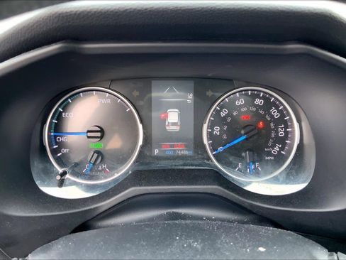 Used 2021 Toyota RAV4 LE image 26