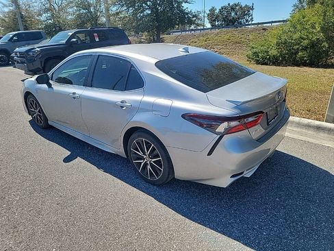 Used 2021 Toyota Camry SE image 4