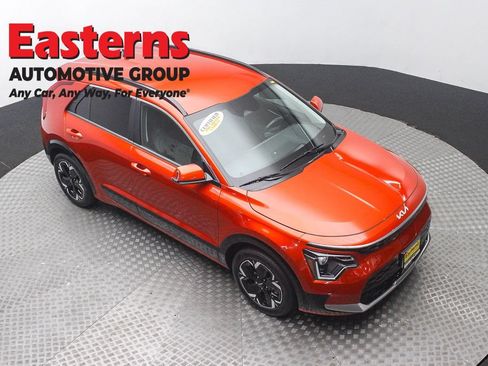 Used 2023 Kia Niro Wind w/ Wind Preserve Package FWD image 3