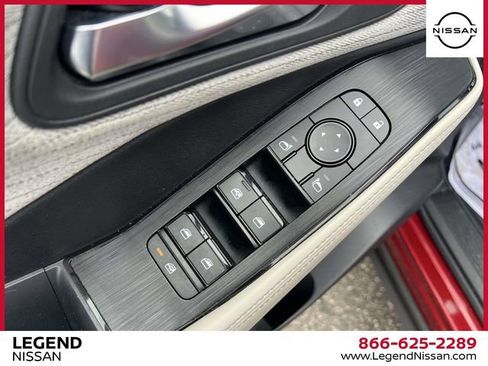 Used 2023 Nissan Rogue SV image 17