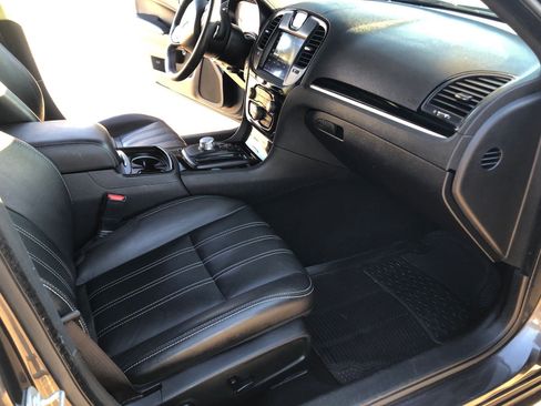 Used 2020 Chrysler 300 S image 19