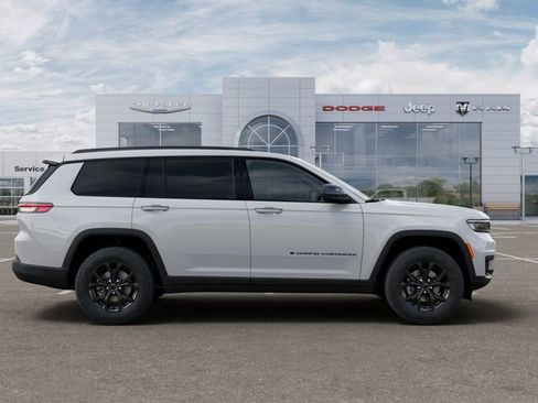 New 2025 Jeep Grand Cherokee L Laredo image 21