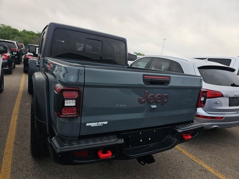 Used 2025 Jeep Gladiator Rubicon w/ Convenience Group image 6