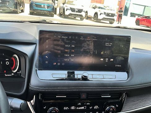 Certified 2024 Nissan Rogue Platinum w/ Platinum Premium Package AWD/4WD image 16