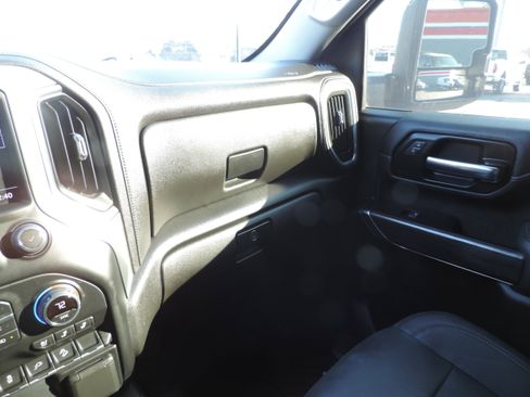 Used 2022 Chevrolet Silverado 2500 LTZ w/ LTZ Plus Package image 11