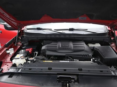 Used 2022 Nissan Titan SV RWD image 5