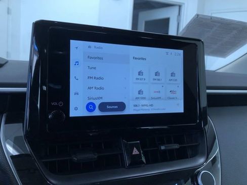 Used 2025 Toyota Corolla LE image 28