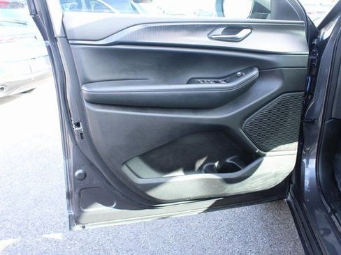 Used 2024 Jeep Grand Cherokee Laredo image 10