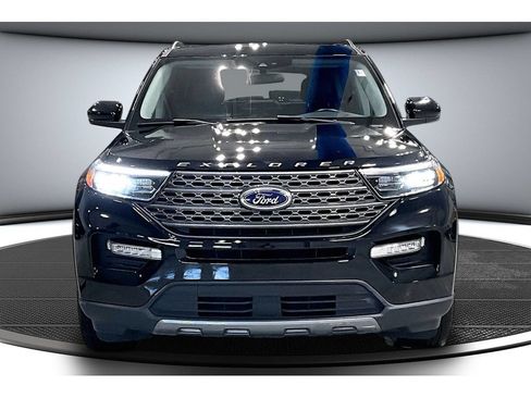 Used 2024 Ford Explorer XLT w/ Equipment Group 202A AWD/4WD image 4