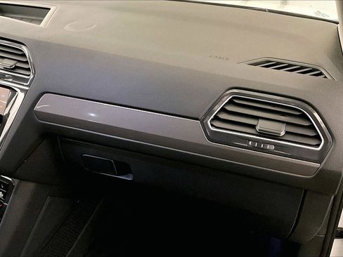 Used 2022 Volkswagen Tiguan SE image 15